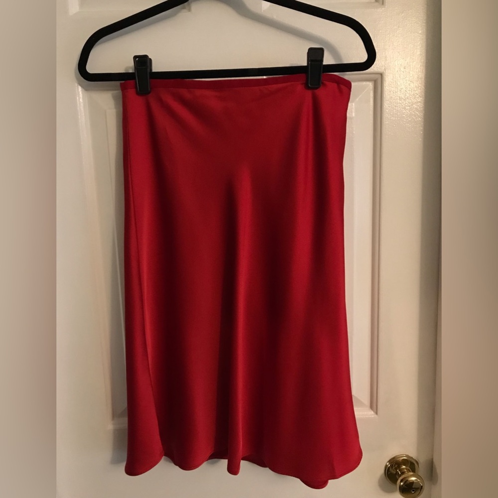 Ann Taylor 4P red satin midi skirt
